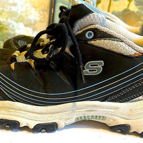 Sketches D’Light Sneakers - sz 8 Blue and white sketchers very comfortable shoes - Picture 9 of 11